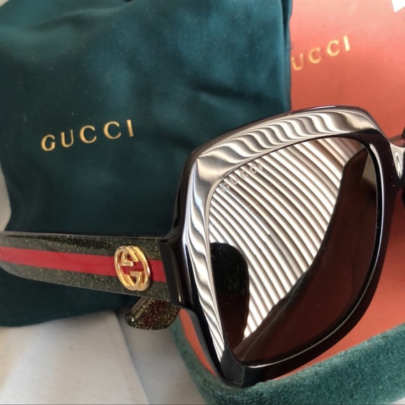 **SOLD**GUCCI Black Sunglasses - Picture 4 of 4